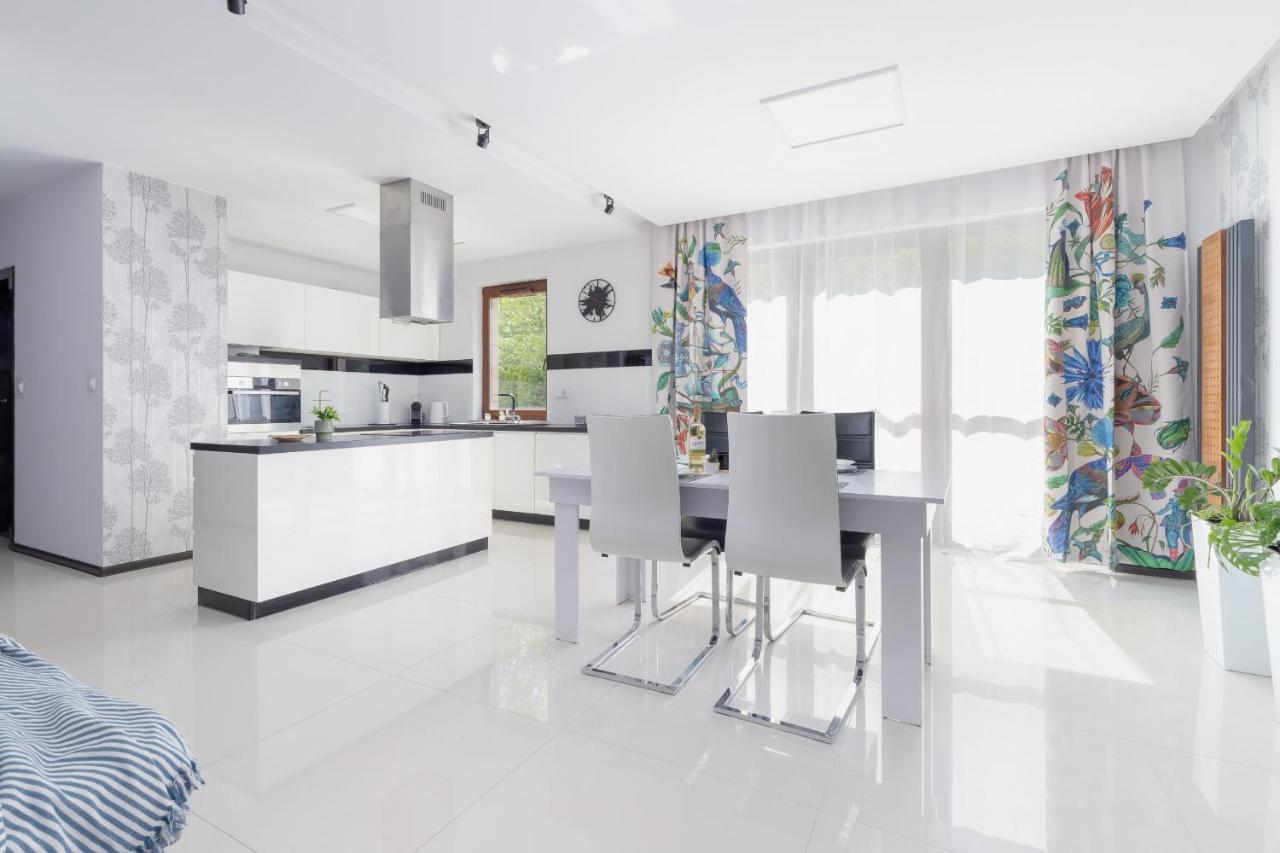 Wonderful Apartment Garden Residence By Noclegi Renters Краків Екстер'єр фото
